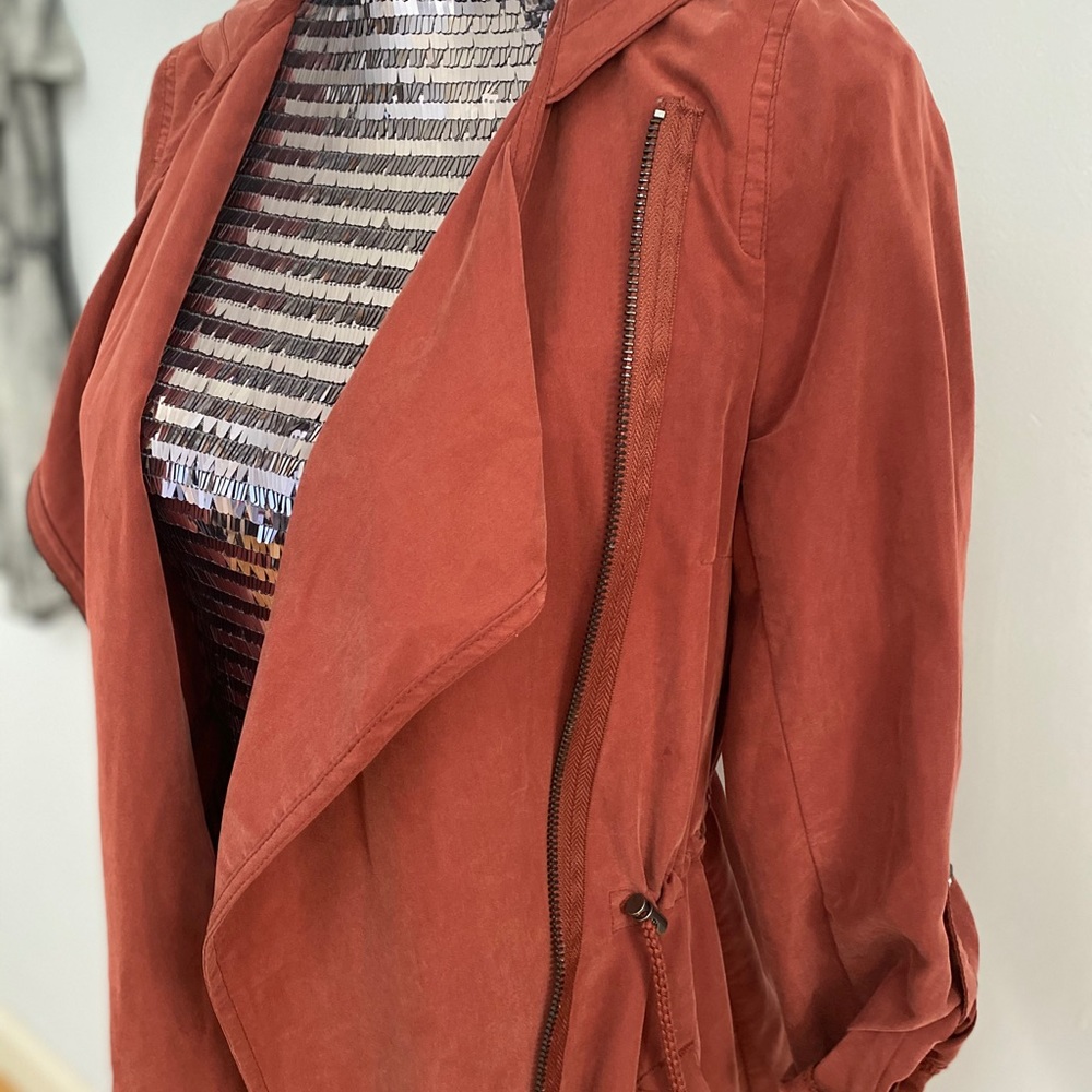 Divided Rust Jacket with Hood - Picture 3 of 12